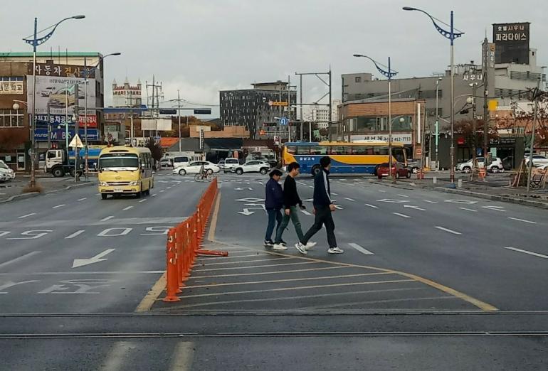 (톡톡 군산) 신경장사거리 중앙분리대 정비해야