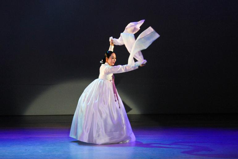 (톡톡 군산) 원형을 살려내는 춤꾼 최은숙, ‘춤으로 말하다’ 공연