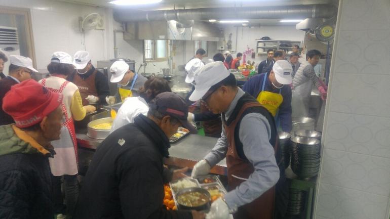 경제항만국 간부공무원, 사랑의 급식봉사 실시