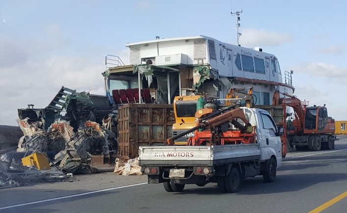 (현장 돋보기) 군산항 물량장 선박 해체, 적법·위법 다툼