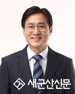 신영대 민주당지역위원장, ‘당당한 나라 새로운 군산’ 출간