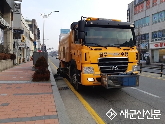 군산시, 친환경 청소차량 도입 '미세먼지 저감' 추진
