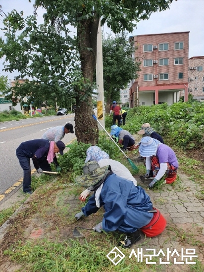 소룡동, 산단 주요 도로변 제초작업 등 환경정비 실시