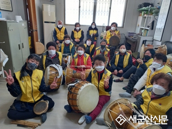 (군산 사람·군산 이야기) 흥겨운 한 마당 ‘신풍경로당 울타리봉사단’