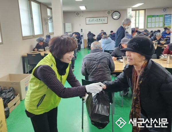 농협군산시지부 ‘사랑의 급식 봉사’