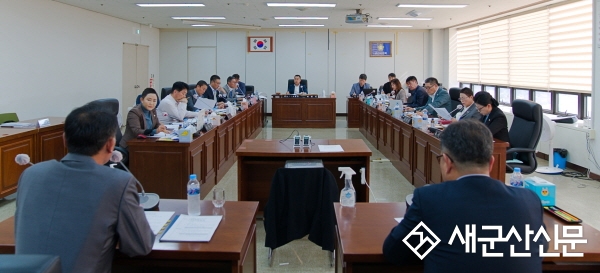 시의회 행복위, 월명수영장 긴급 간담회