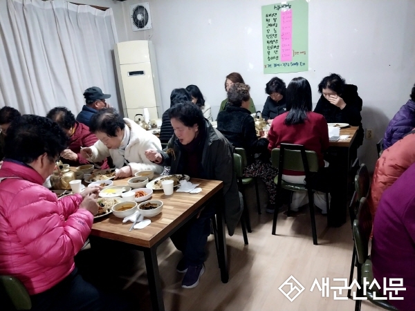 서래장터 상가번영회, 점심 나눔