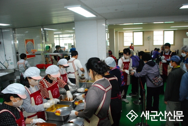 법무부 범죄예방 군산지구, 군산경로식당 사랑의 급식 봉사