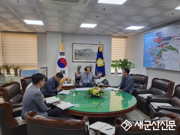 김영일 의장, 이원택 국회의원 새만금신항 현장 점검 강력 반발