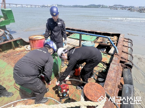 군산해경, 장기계류 선박 3척서 폐수·폐유 4700ℓ 수거