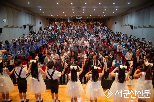 “다시 찾은 그 날의 조국, 절대 잊지 않겠습니다”