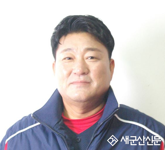 (새군산이 만난 사람) 야구에 살고 야구에 죽는 ‘트럭커 야구단’ 강윤모 감독