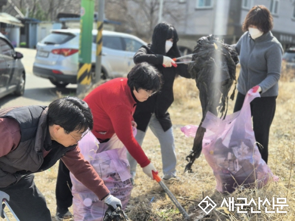 군산종합사회복지관-세아씨엠 봉사단, 주민이 참여하는 플로깅 행사