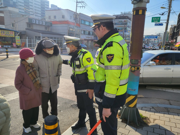 군산서, 어르신 교통안전수칙 이것! 지켜주세요