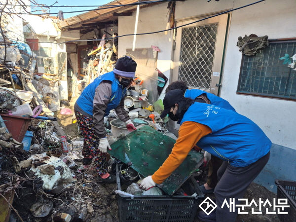 군산시, 저장강박 위기가구 주거환경 개선 나서