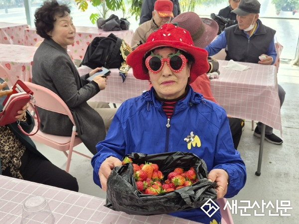 베스트베리 농장-“딸기 체험” 꽃길과 함께 가다