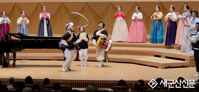 (톡톡 군산) 군산의 시니어합창단 ‘오하나콰이어’, 세계 무대 우뚝