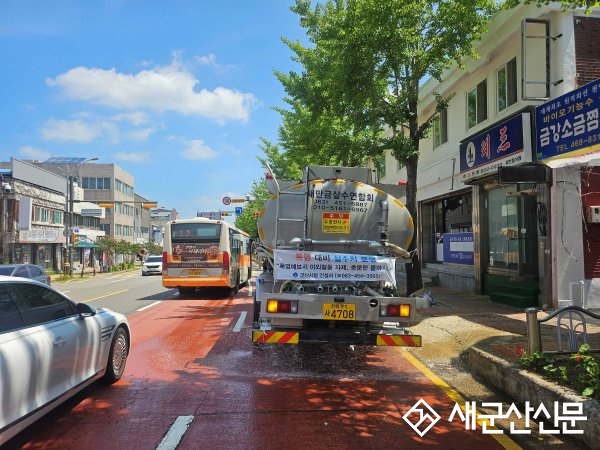 폭염 대응 도심 주요도로 살수차 운영