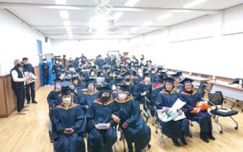 ‘배움의 기쁨’ 평화중고등학교 졸업식
