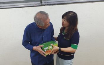 군산노인종합복지관 취약노인에게 건강한 송편나눔