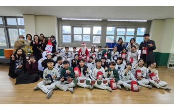 “산타 할아버지가 학교에 오셨어요!” 성탄맞이 사랑 나눔 행사 열려